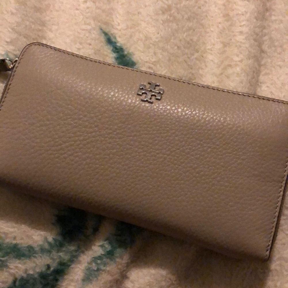 Tory Burch wallet